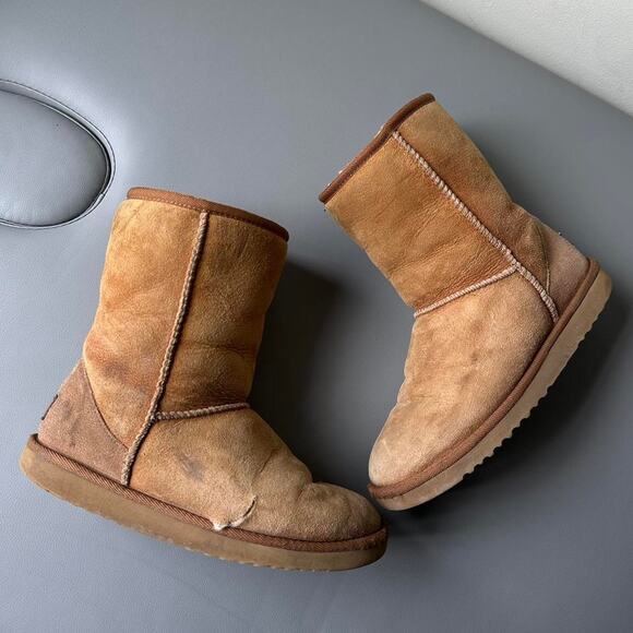 2000s UGG Classics Chestnut Winter Fur Lined Boots - Picture 3 of 8